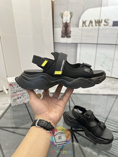סנדלי DSQUARED2 עם שלוש רצועות מתכווננות 35