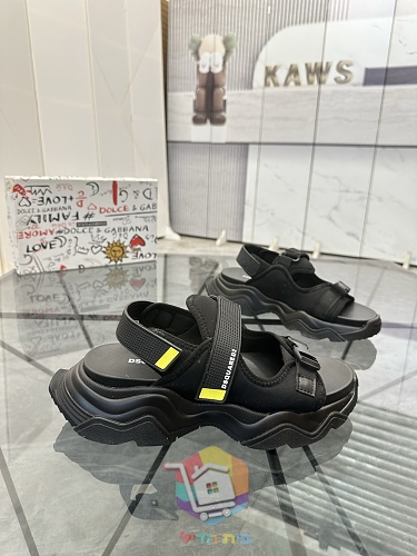סנדלי DSQUARED2 עם שלוש רצועות מתכווננות 36