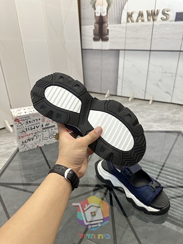 סנדלי DSQUARED2 עם שלוש רצועות מתכווננות 39