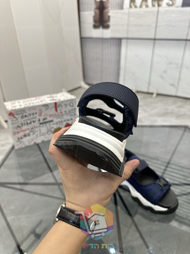 סנדלי DSQUARED2 עם שלוש רצועות מתכווננות 40