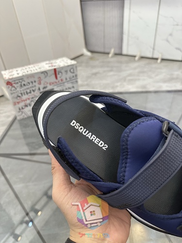 סנדלי DSQUARED2 עם שלוש רצועות מתכווננות 41