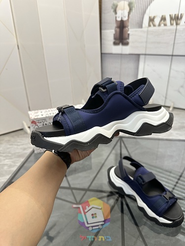 סנדלי DSQUARED2 עם שלוש רצועות מתכווננות 42