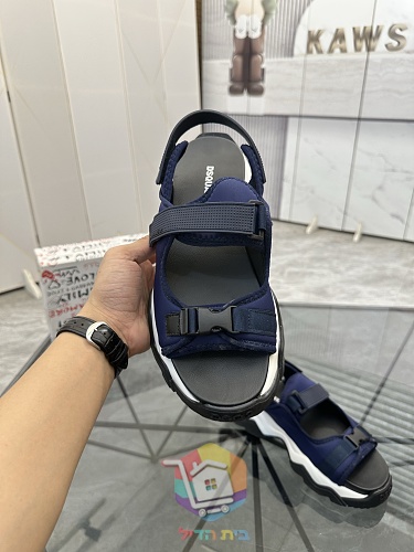 סנדלי DSQUARED2 עם שלוש רצועות מתכווננות 43