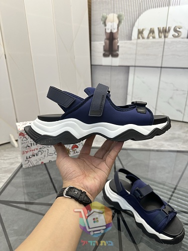 סנדלי DSQUARED2 עם שלוש רצועות מתכווננות 44