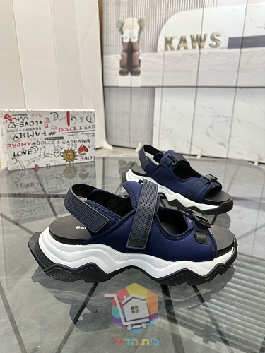 סנדלי DSQUARED2 עם שלוש רצועות מתכווננות 45