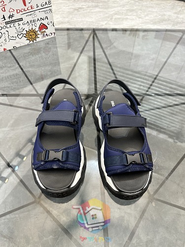 סנדלי DSQUARED2 עם שלוש רצועות מתכווננות 47