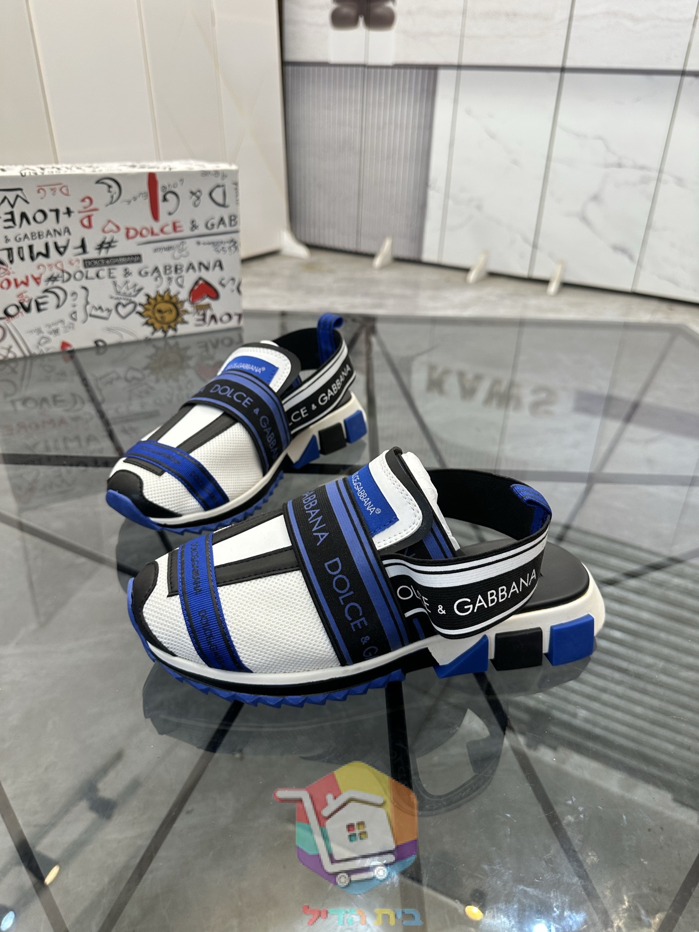 כפכפי Dolce & Gabbana סגורים מלפנים עם רצועת עקב