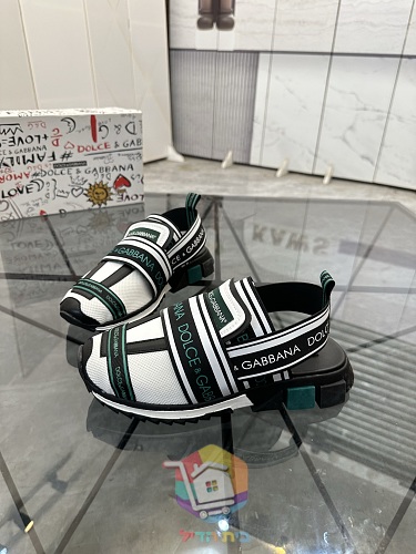 כפכפי Dolce & Gabbana סגורים מלפנים עם רצועת עקב 18