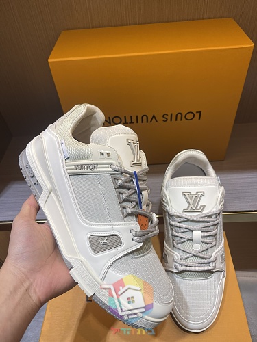 נעלי LV Trainer של Louis Vuitton שחור וקרם 9