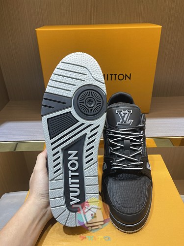 נעלי LV Trainer של Louis Vuitton שחור וקרם 12