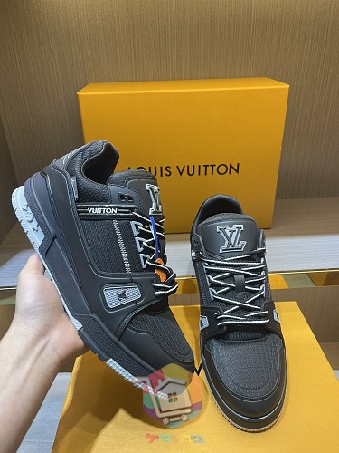 נעלי LV Trainer של Louis Vuitton שחור וקרם 18