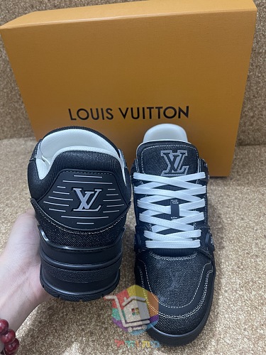 נעלי LV Trainer של Louis Vuitton 17