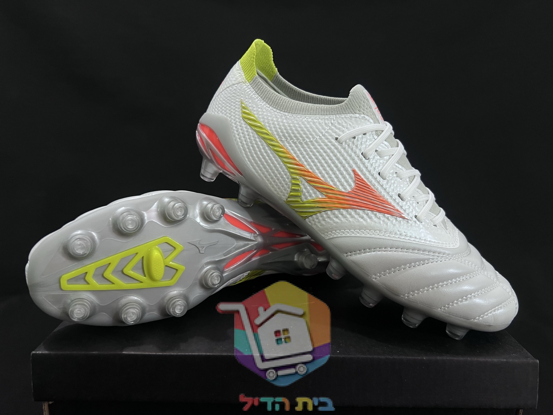 נעלי כדורגל Mizuno Morelia Neo לבן, שחור