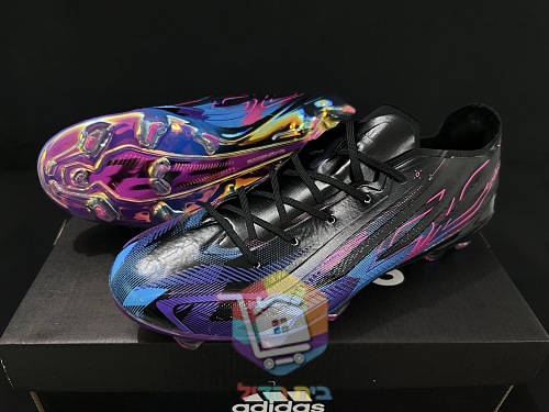 נעלי כדורגל adidas שחורות עם ברק צבעוני 5