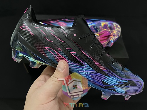 נעלי כדורגל adidas שחורות עם ברק צבעוני 6