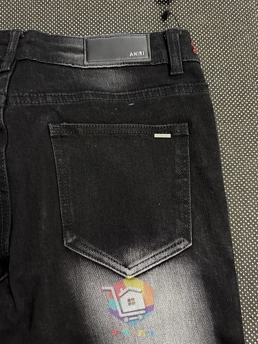 ג'ינס AMIRI עם הדפס כרובים ורקמה אדומה 9