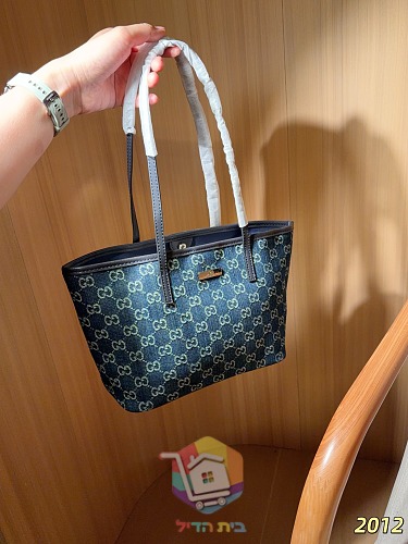 תיק טוט Gucci בדוגמת GG 17