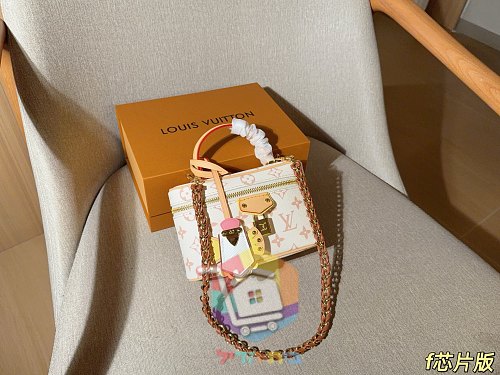 תיק סאדל מיני Louis Vuitton במונוגרם קלאסי 13