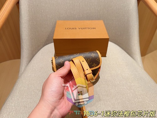 תיק סאדל מיני Louis Vuitton עם רצועת כתף 7