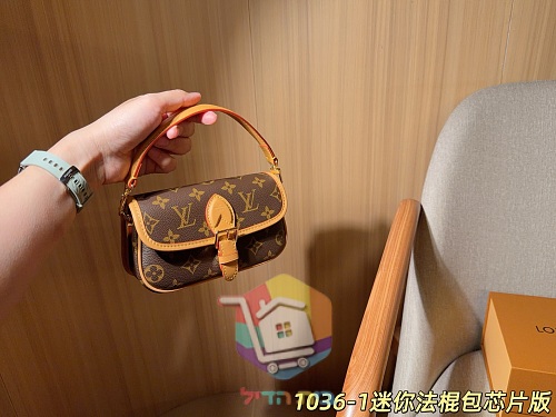 תיק סאדל מיני Louis Vuitton עם רצועת כתף 11