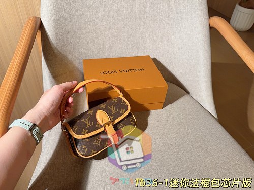 תיק סאדל מיני Louis Vuitton עם רצועת כתף 12