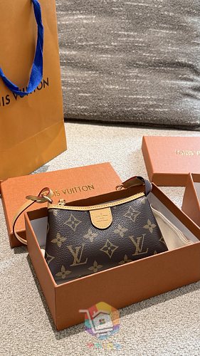 תיקי Louis Vuitton בשני דגמים בהדפס מונוגרם 8