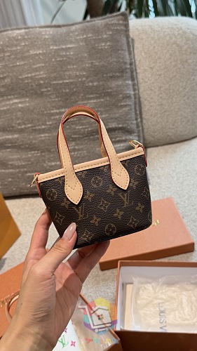 תיקי Louis Vuitton בשני דגמים בהדפס מונוגרם 10