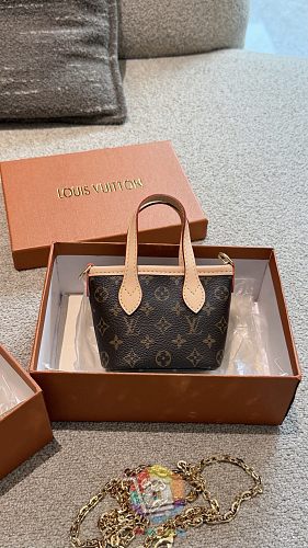 תיקי Louis Vuitton בשני דגמים בהדפס מונוגרם 11