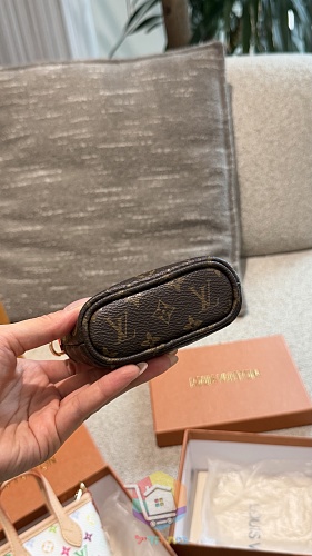 תיקי Louis Vuitton בשני דגמים בהדפס מונוגרם 14