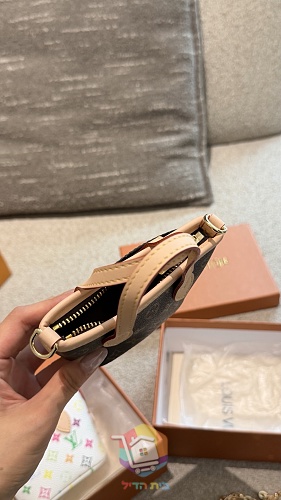 תיקי Louis Vuitton בשני דגמים בהדפס מונוגרם 15