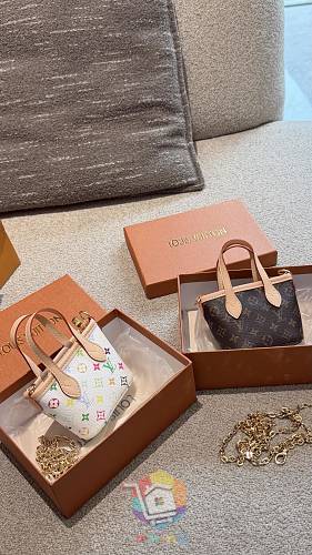 תיקי Louis Vuitton בשני דגמים בהדפס מונוגרם 17