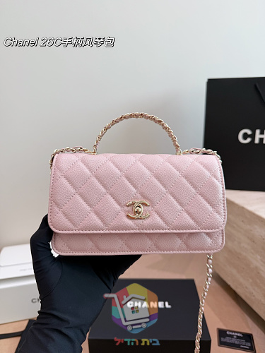 תיק Chanel מרופד עם שרשרת ושלושה תאים 5