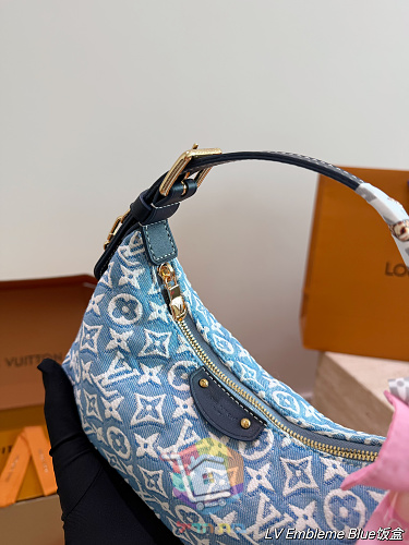 תיק Louis Vuitton בגזרת חצי סהר עם רוכסן 5