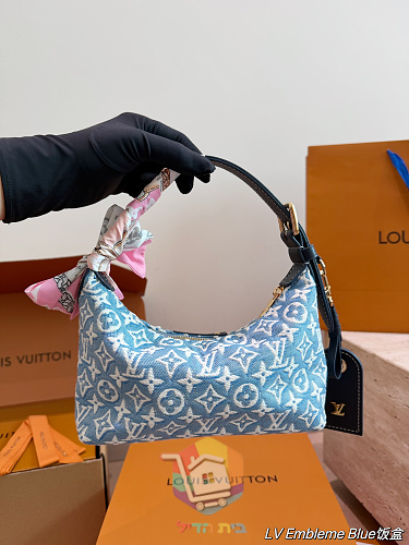 תיק Louis Vuitton בגזרת חצי סהר עם רוכסן 6