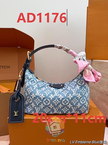 תיק Louis Vuitton בגזרת חצי סהר עם רוכסן 11