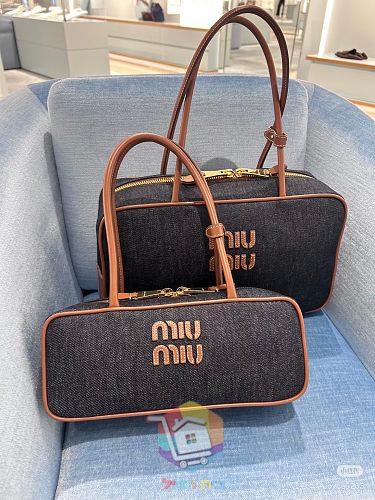 תיק Miu Miu מבד עם קצוות עור וידיות 2