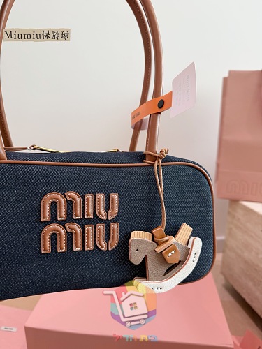 תיק Miu Miu מבד עם קצוות עור וידיות 8