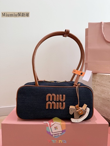 תיק Miu Miu מבד עם קצוות עור וידיות 12
