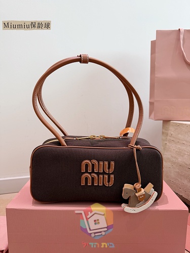 תיק Miu Miu מבד עם קצוות עור וידיות 13