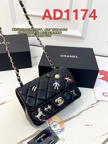 תיק Chanel מרופד עם שרשרת ומנעול מסתובב 11