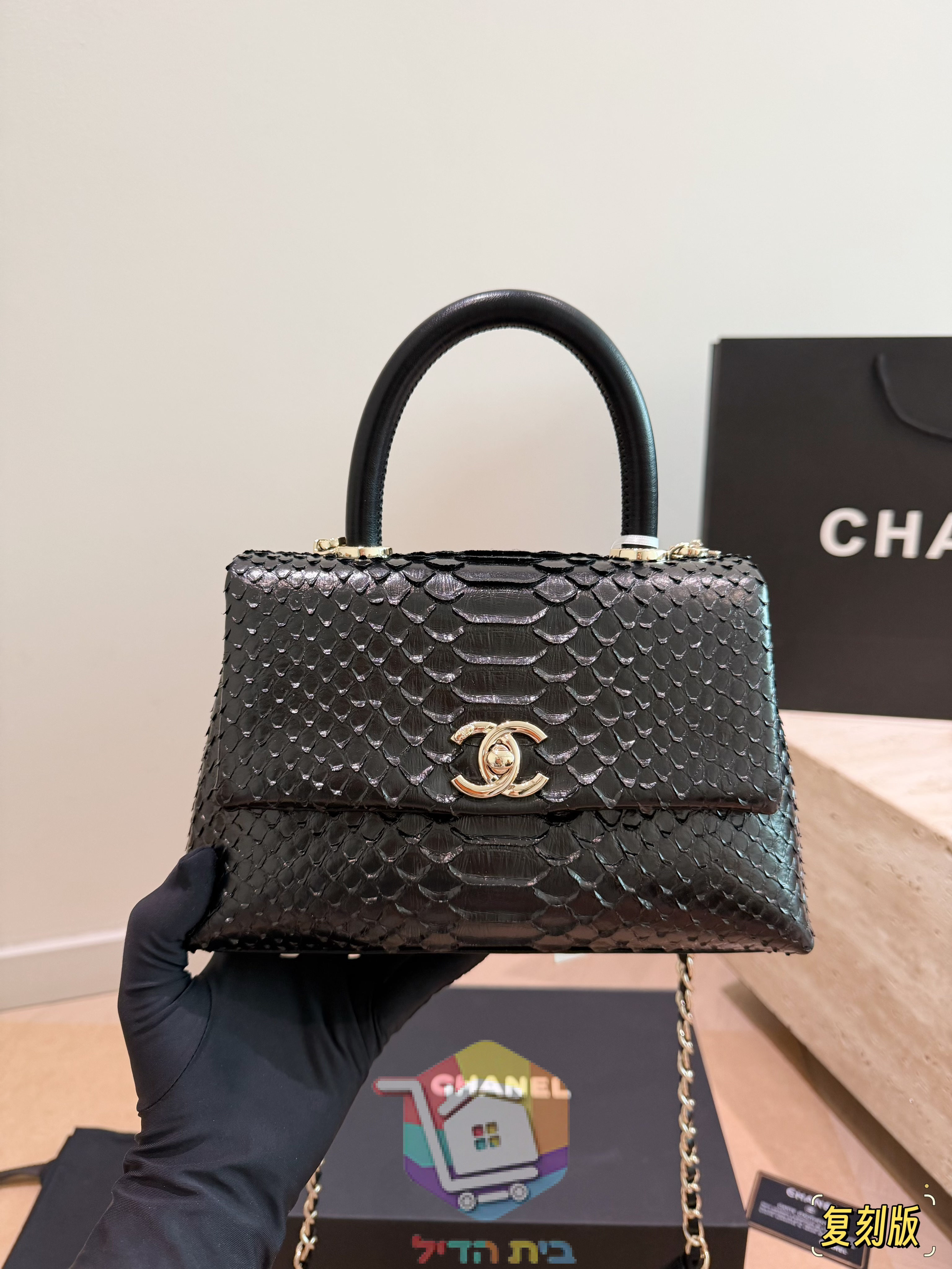 תיק Chanel Coco Handle בהדפס נחש