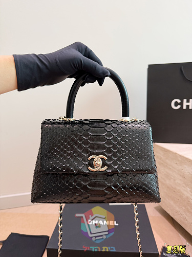 תיק Chanel Coco Handle בהדפס נחש 3
