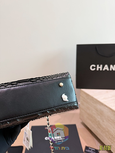 תיק Chanel Coco Handle בהדפס נחש 5