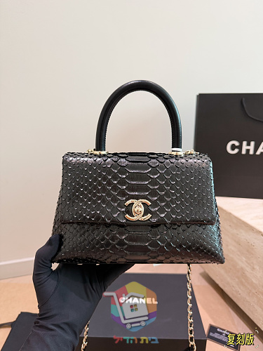 תיק Chanel Coco Handle בהדפס נחש 16