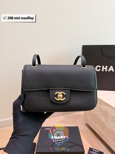 תיק Chanel מיני עם דש ולוגו CC 4