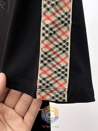 חולצת טי Burberry עם פס משבצות בשלושה גוונים 3