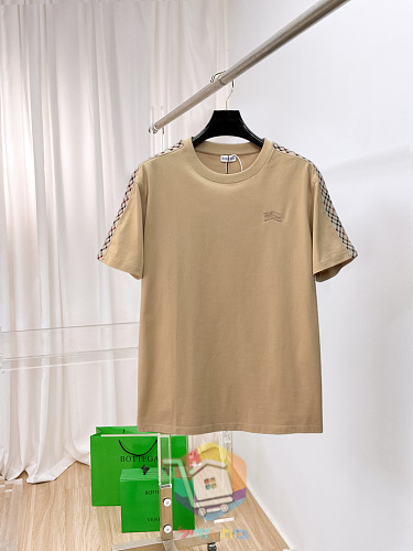 חולצת טי Burberry עם פס משבצות בשלושה גוונים 18