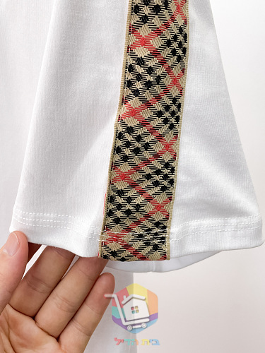 חולצת טי Burberry עם פס משבצות בשלושה גוונים 20