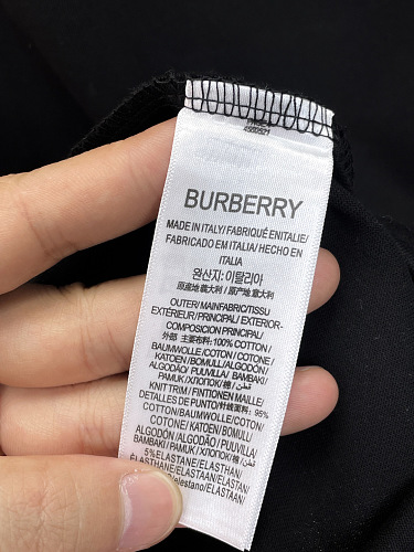 חולצת טי Burberry עם שרוולי משבצות בשני גוונים 3