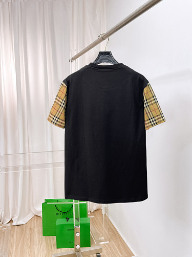 חולצת טי Burberry עם שרוולי משבצות בשני גוונים 8
